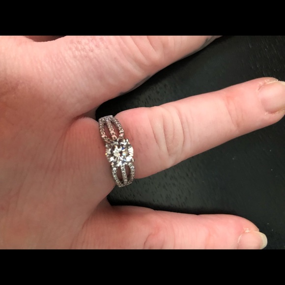 Silver ring - Picture 2 of 4